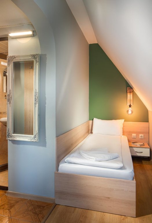 Standard Triple room Moura Boutique Hotel by Asteri Hotels
