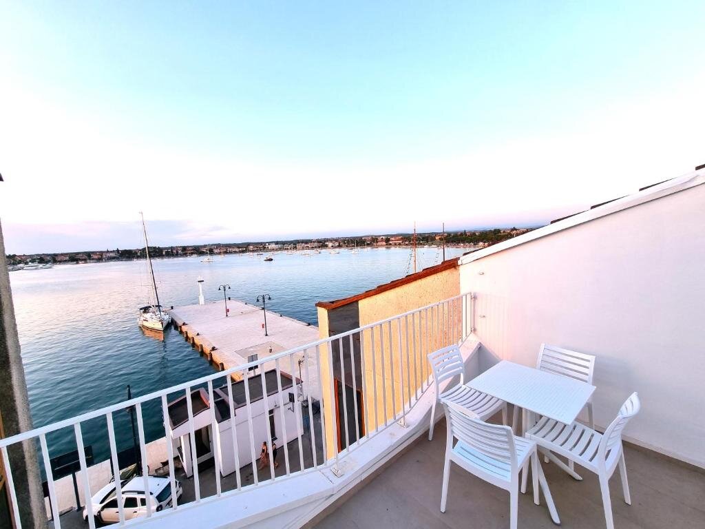 Апартаменты Umag center seafront seaview old town apartment 1