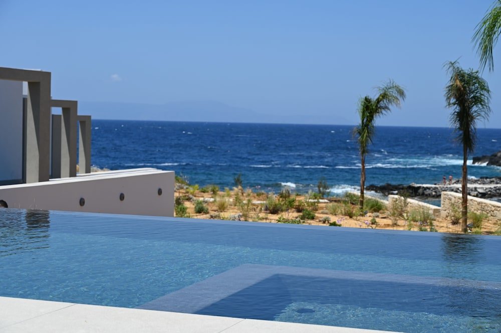 Двухместный полулюкс с видом на море Kavos Hotel & Suites