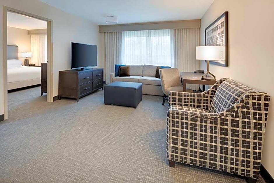 Люкс c 1 комнатой Embassy Suites by Hilton Detroit Troy Auburn Hills