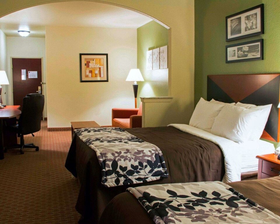Suite cuádruple Sleep Inn and Suites at Six Flags