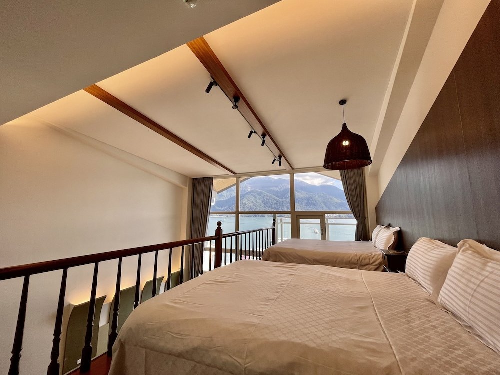 Habitación cuádruple Estándar con balcón y con vista al lago Ming Hu B&B
