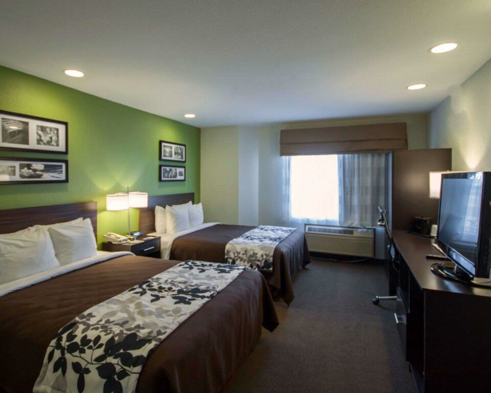 Standard Quadruple room Sleep Inn Ontario