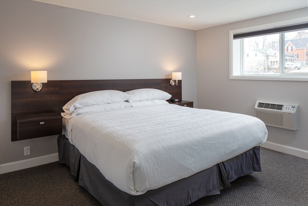 2 Bedrooms Family Suite with harbour view Picton Harbour Inn