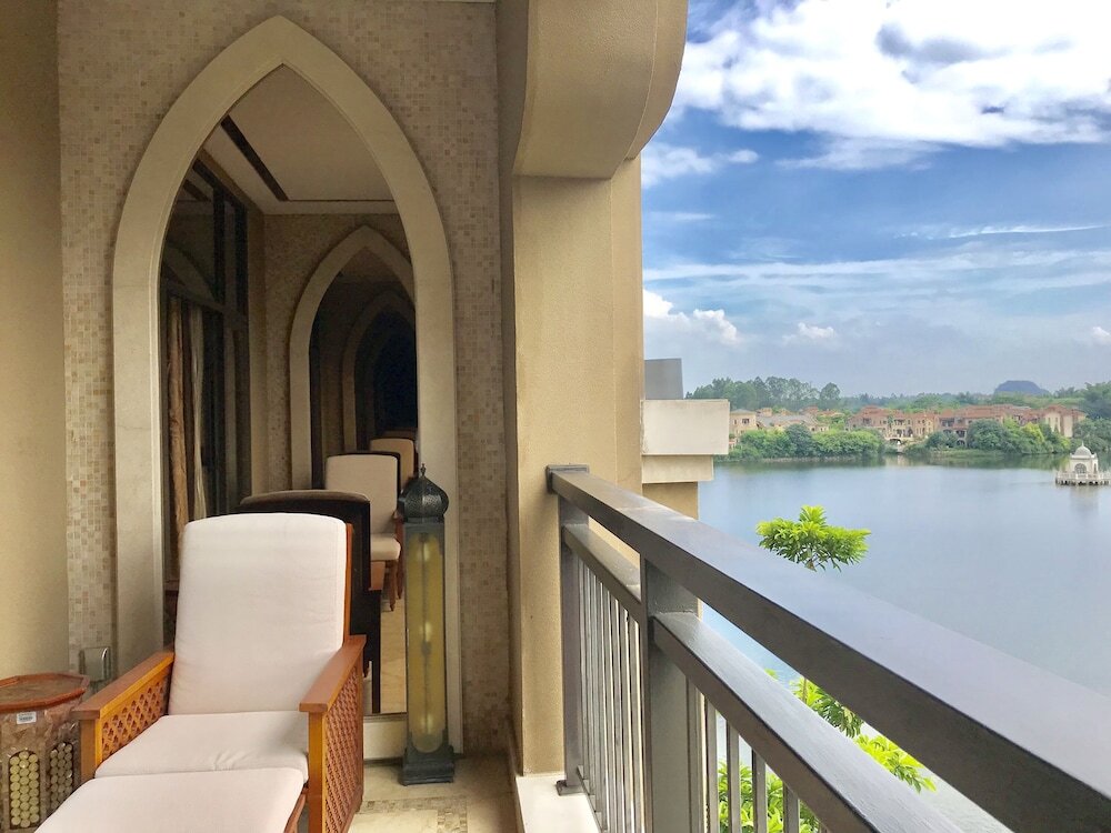 Двухместный номер Deluxe с балконом Sheraton Qingyuan Lion Lake Resort