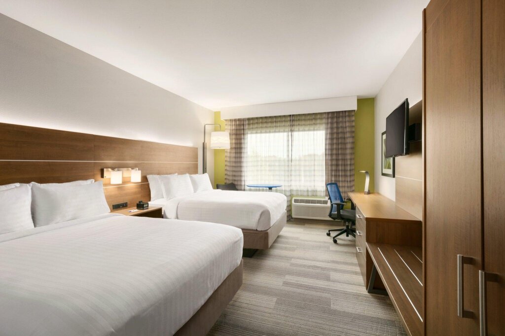 Quadruple Suite Holiday Inn Express & Suites Salisbury, an IHG Hotel