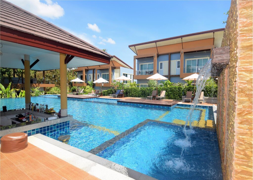 Люкс Luxury с 2 комнатами с видом на бассейн Phutara Lanta Resort - SHA Extra Plus Koh Lanta