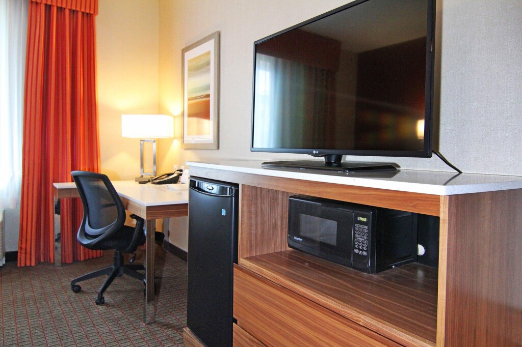 Номер Standard Holiday Inn Express and Suites Calgary University, an IHG Hotel