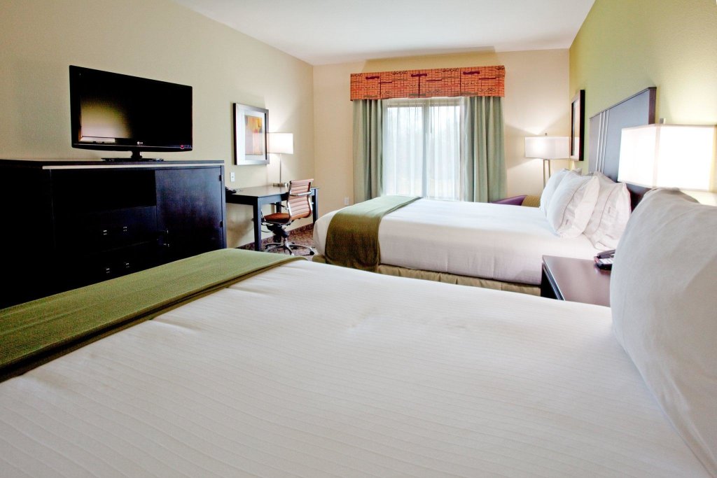 Двухместный номер Standard Holiday Inn Express Hotel & Suites Clemson - University Area, an IHG Hotel