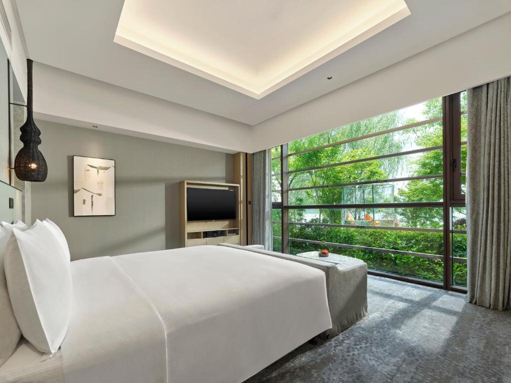 Двухместный люкс Deluxe с видом на сад Hilton Shanghai Songjiang Guangfulin