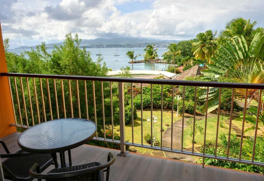 Habitación cuádruple De honor con balcón y con vista al mar Hotel Bakoua Martinique