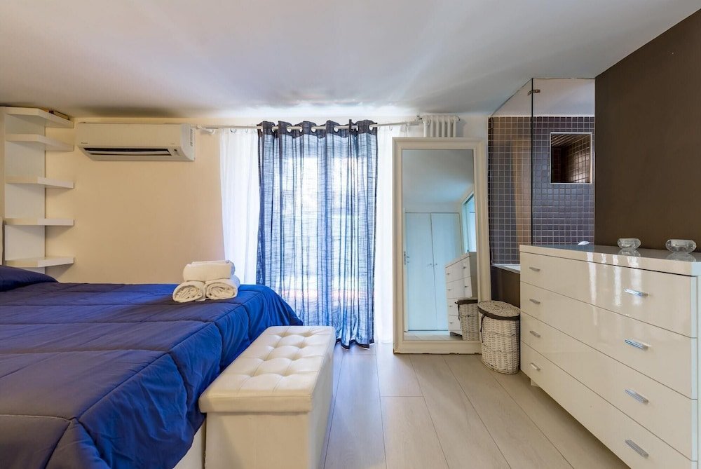 Apartment Cool Flat at Via dei Mille by Napoliapartments