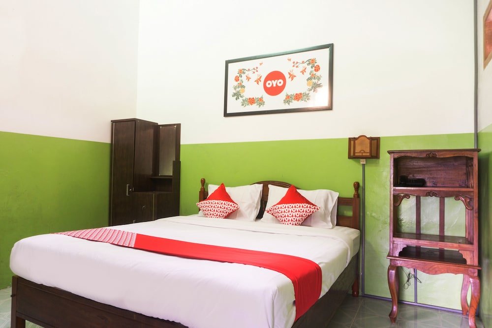 Deluxe Double room with balcony Super OYO 942 Srikandi Hotel