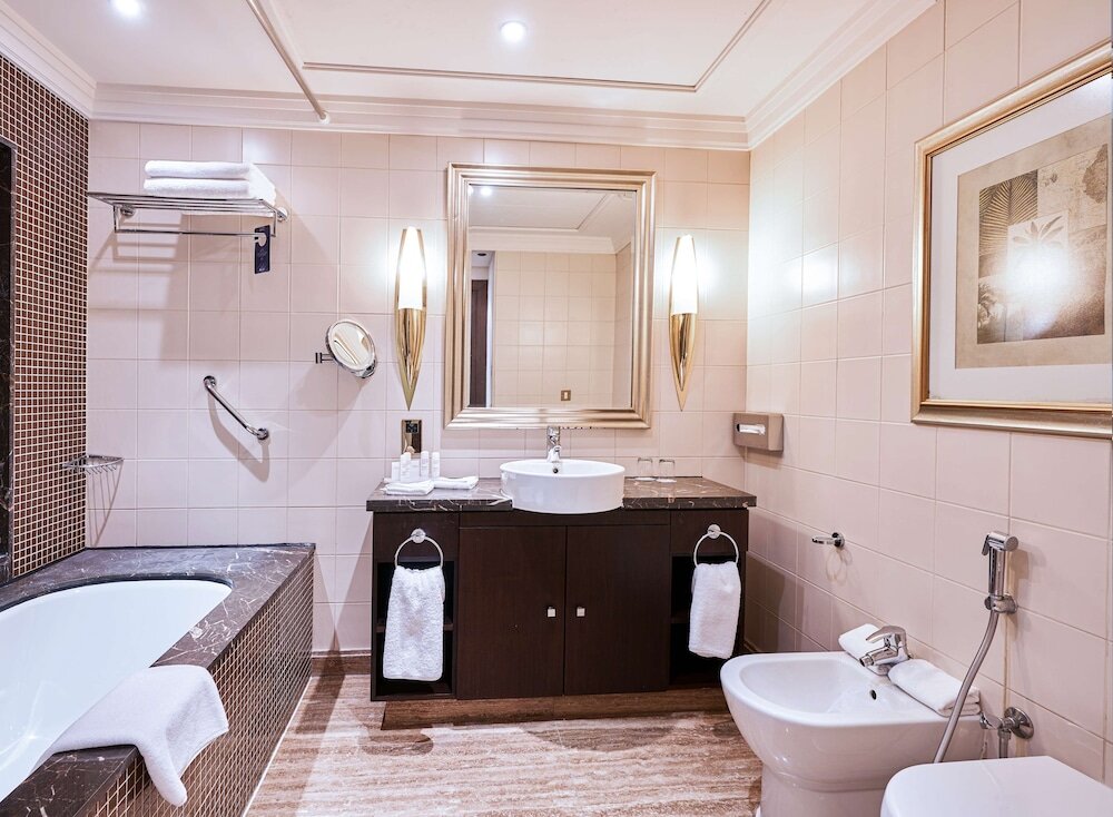 Номер Standard Пентхаус с 3 комнатами с панорамным видом The Diplomat Radisson Blu Hotel Residence & Spa