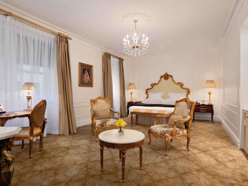 Двухместный номер Accessible Grand Luxe The Plaza Hotel