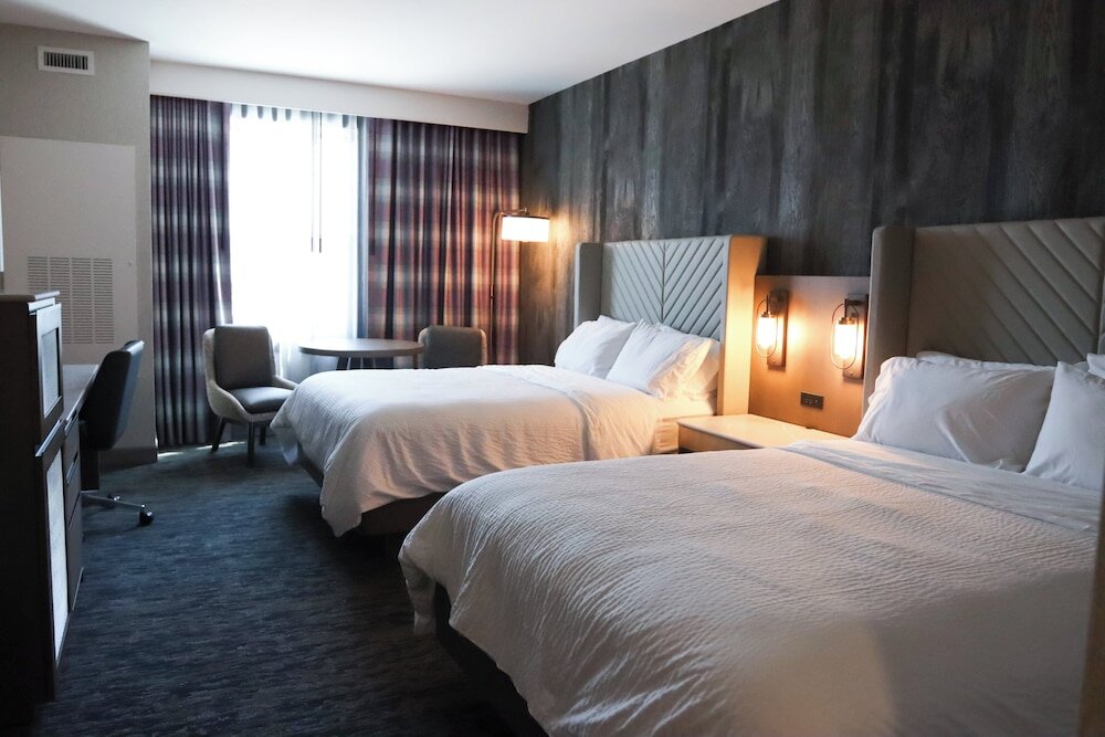 Четырёхместный номер Standard Holiday Inn Resort Deadwood Mountain Grand, an IHG Hotel