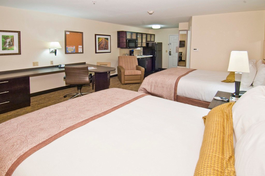 Двухместный люкс Candlewood Suites Tupelo, an IHG Hotel