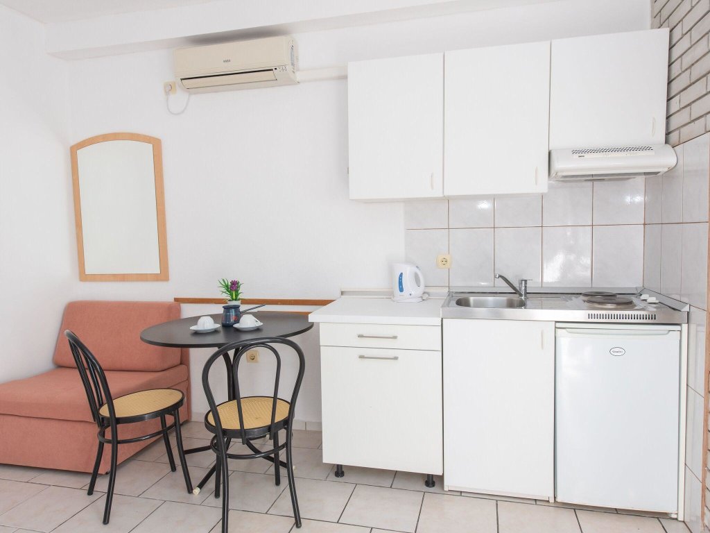 Апартаменты Relaxing Apartment in Okrug Gornji near Mavarstica Beach