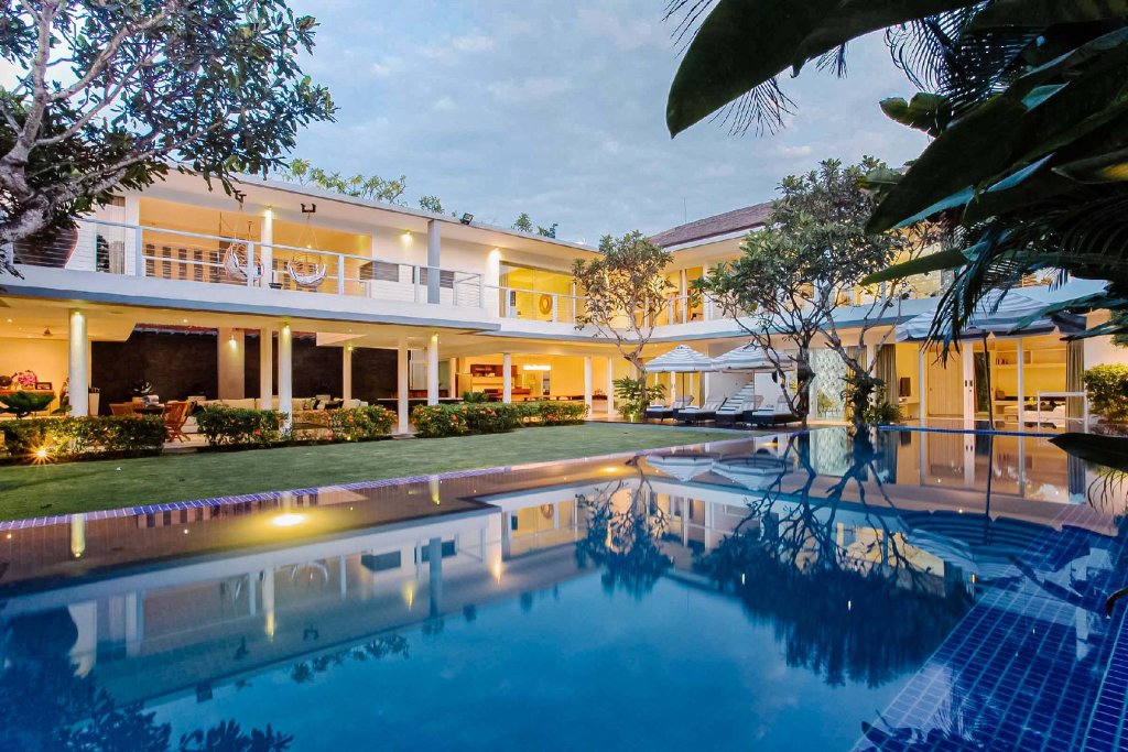 Вилла CassaMia Bali - Spacious Luxury 5 Bedroom Villa, 100m from Beach with Butler