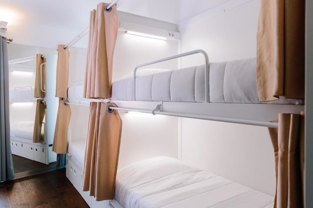Кровать в общем номере Lisbon South Hostel