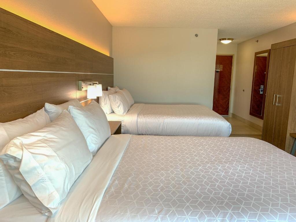 Двухместный номер Standard Holiday Inn Express & Suites Lexington Downtown Area-Keeneland, an IHG Hotel