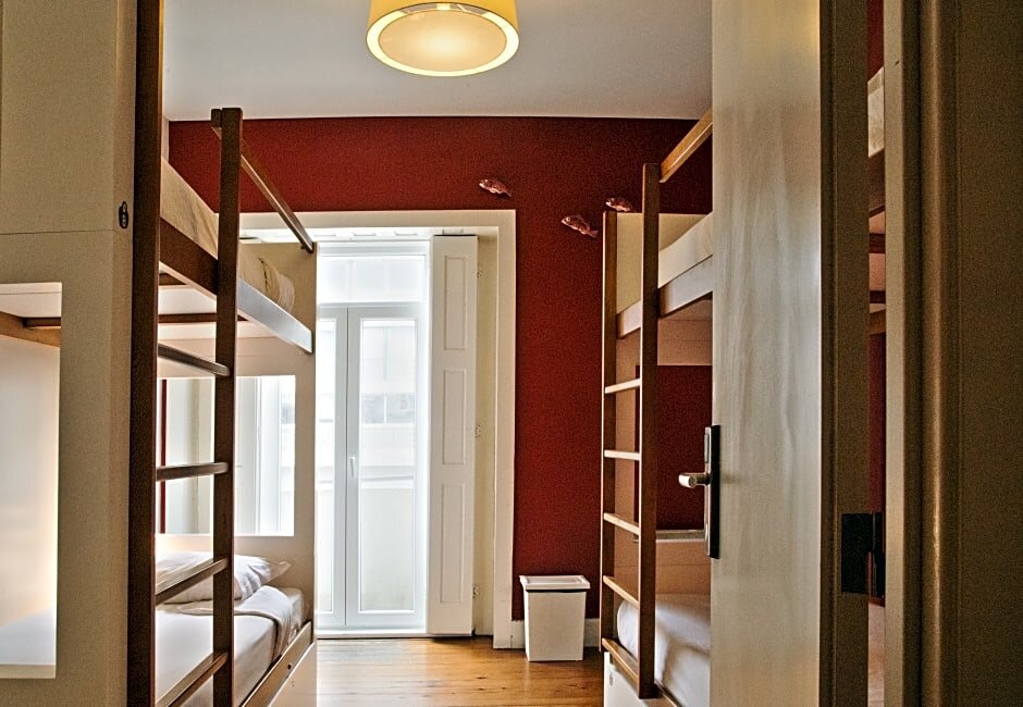 Кровать в общем номере (мужской номер) Porto Spot Hostel