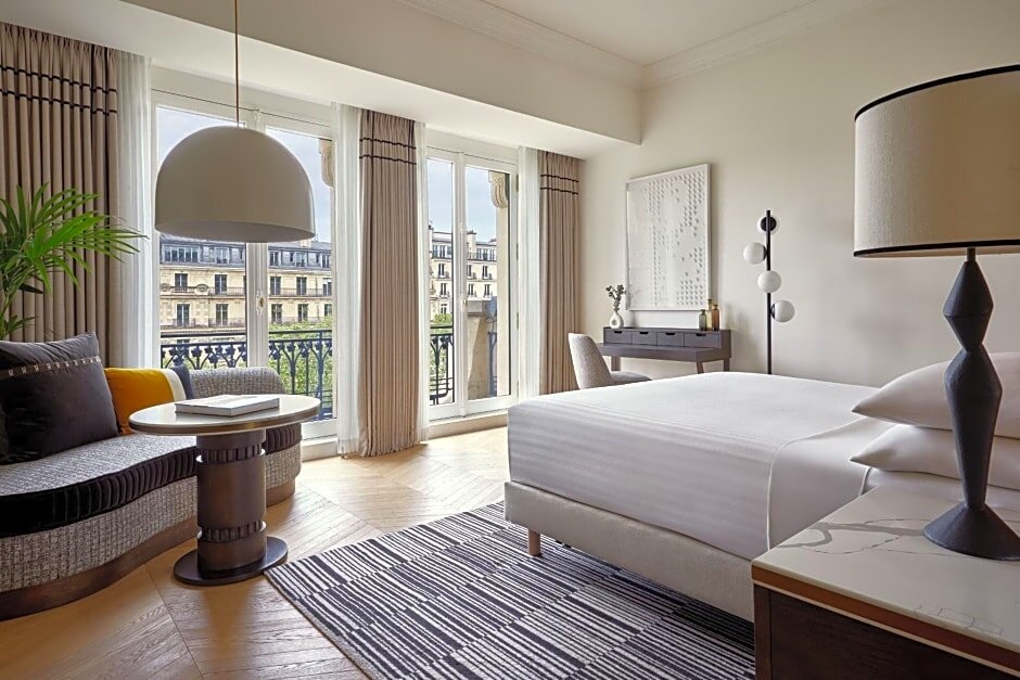 Номер Deluxe Paris Marriott Champs Elysees Hotel