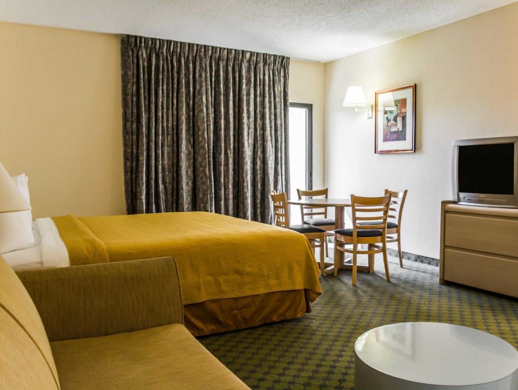 Номер Standard c 1 комнатой Quality Inn and Suites Golf Resort