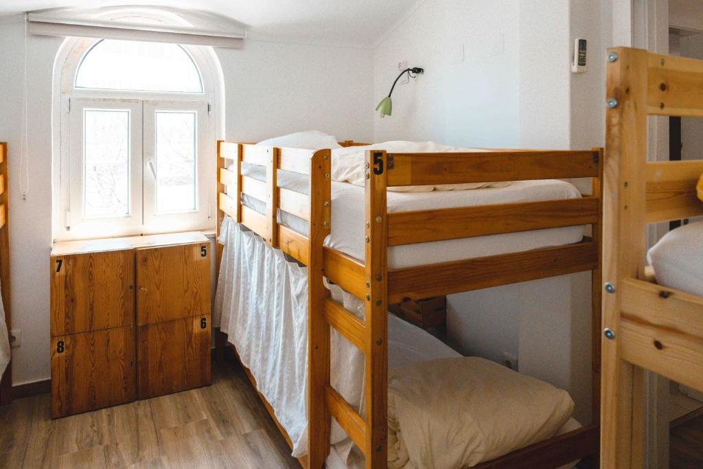 Кровать в общем номере Cascais Bay Hostel