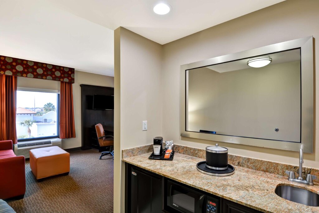 Двухместный люкс Hampton Inn & Suites Tampa Northwest/Oldsmar