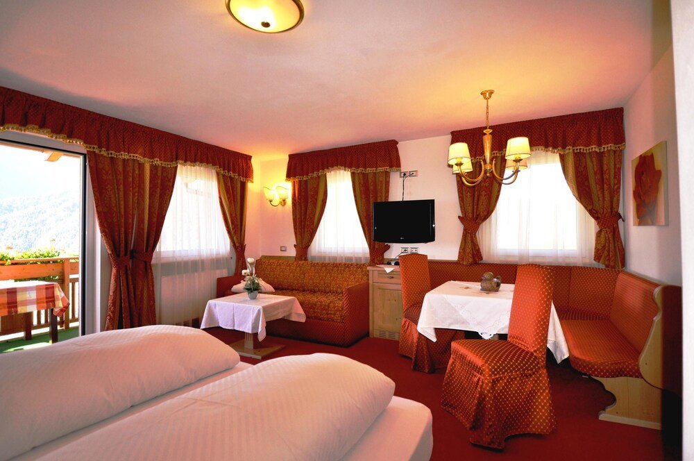 Deluxe Double room with balcony and with mountain view Wellnesshotel Grafenstein