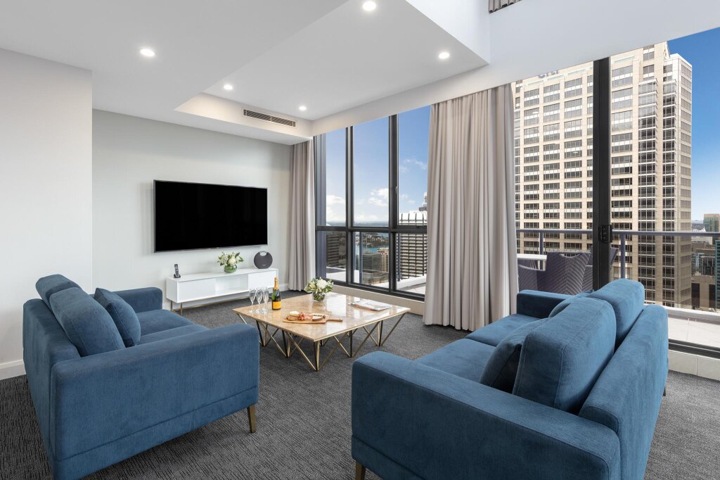 Standard room Meriton Suites Pitt Street, Sydney