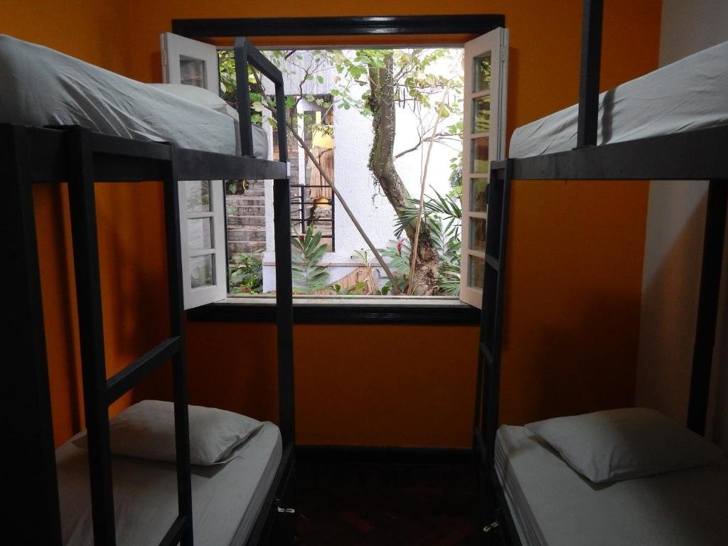 Кровать в общем номере Pura Vida Hostel