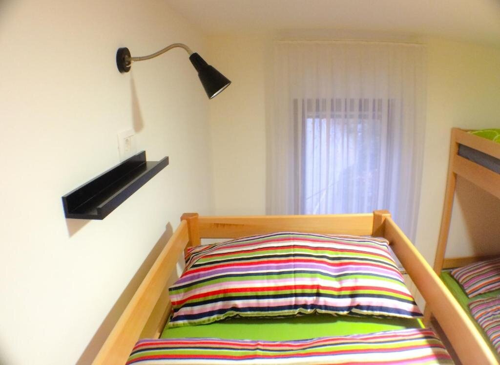 Кровать в общем номере (женский номер) Hostel Vrba