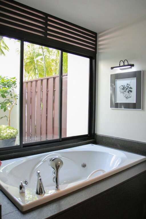 Вилла с красивым видом из окна Malisa Villa Suites - SHA Extra Plus