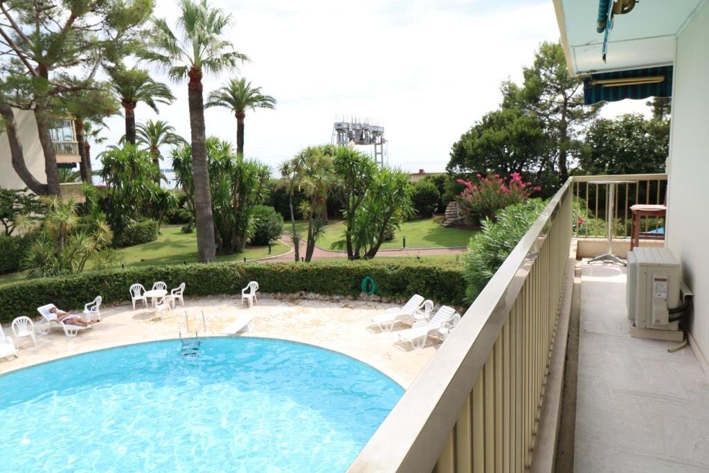 Apartment Sea side 2 bedroom with heated pool 322