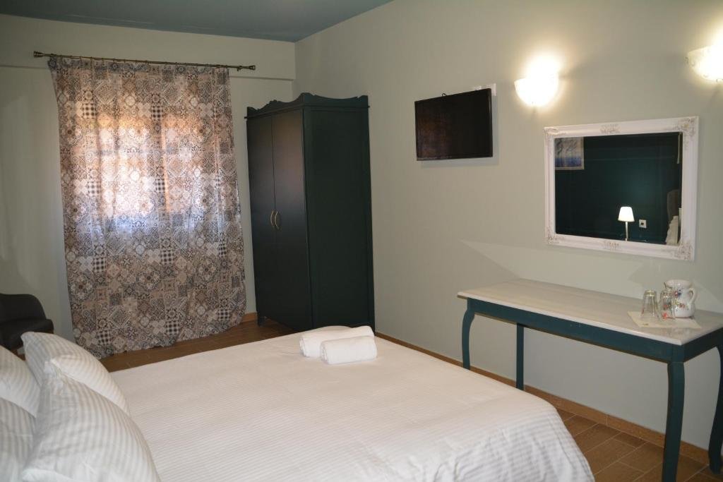 Standard Doppel Zimmer mit Bergblick ZAROUCHLA INN