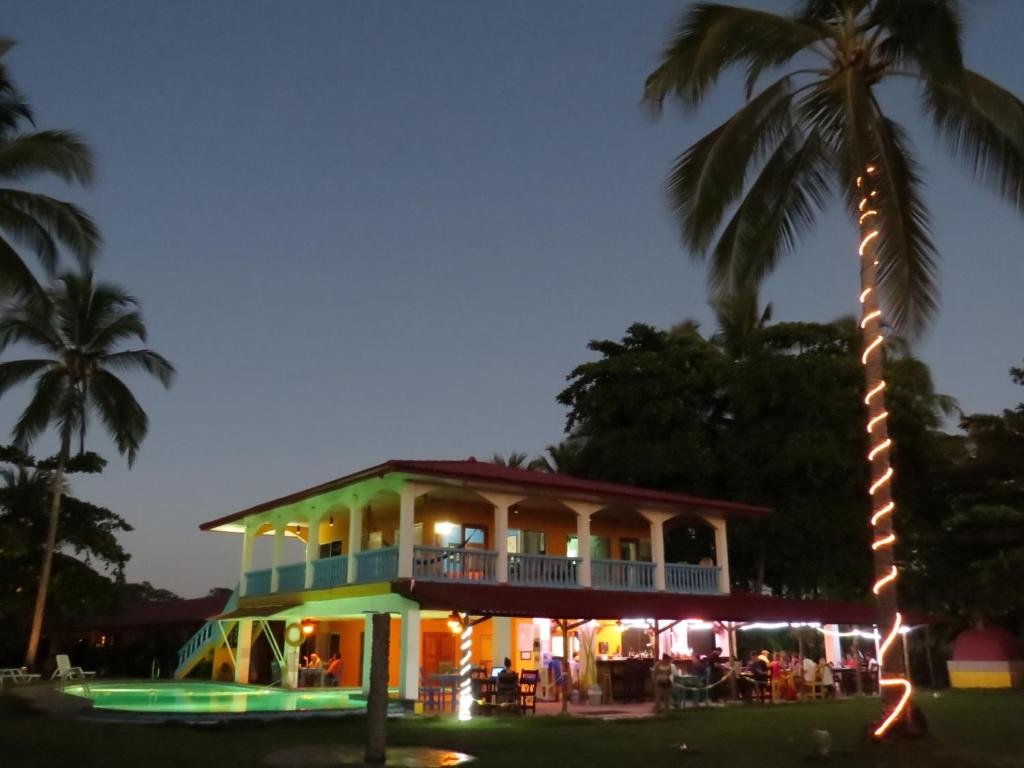 Люкс Deluxe Las Lajas Beach Resort