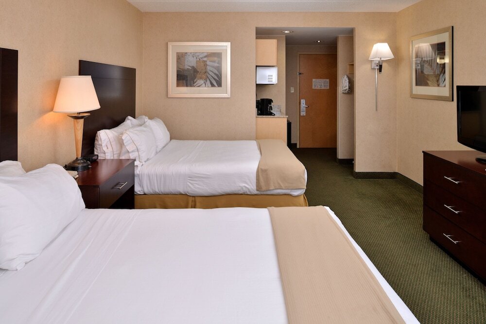 Standard Quadruple room with bay view Holiday Inn Express & Suites - Ocean City, an IHG Hotel