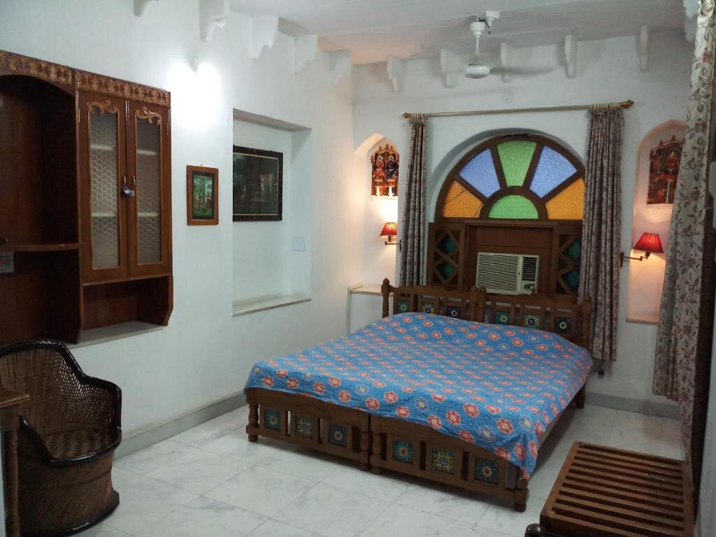 Номер Economy Haveli Braj Bhushanjee Heritage Hotel