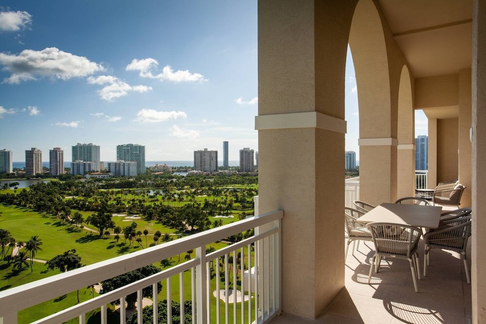 Camera Presidenziale 2 camere attico con balcone e con vista sul campo da golf JW Marriott Miami Turnberry Resort & Spa
