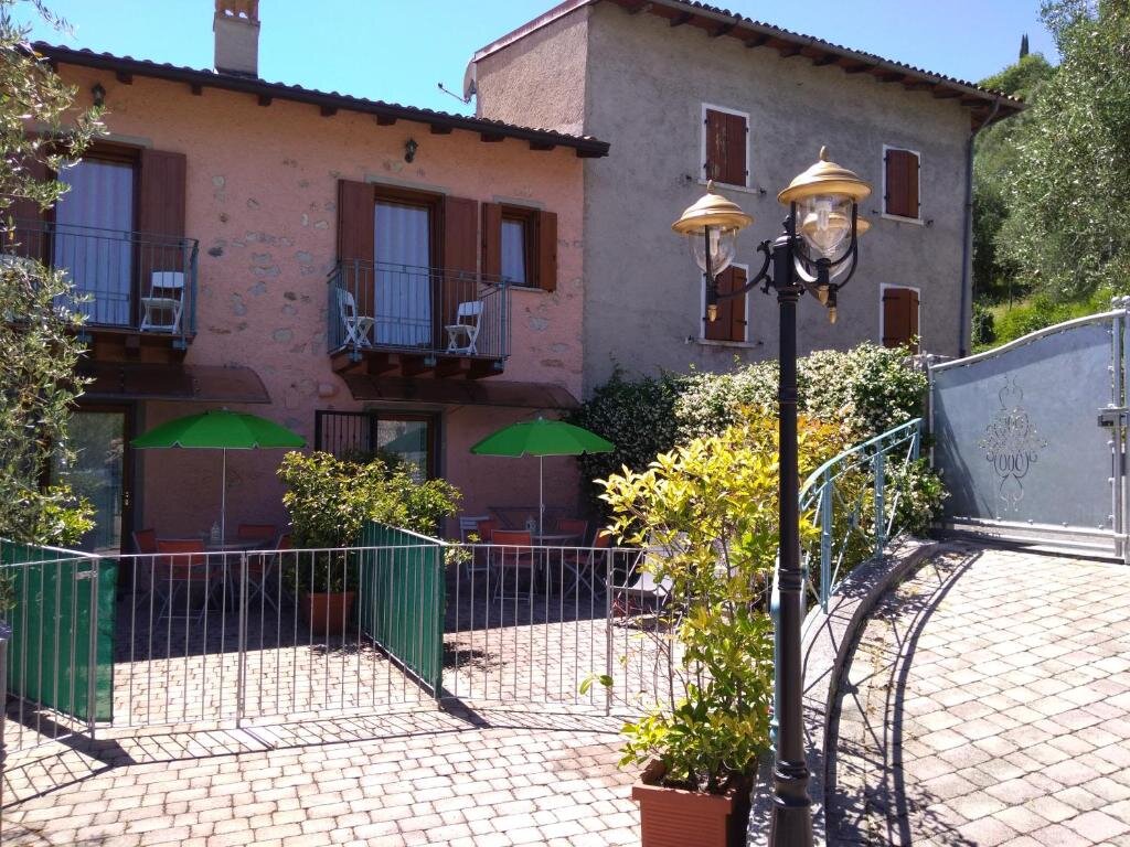 Apartment with balcony Ulivi sul Garda Garden by Gardadomusmea