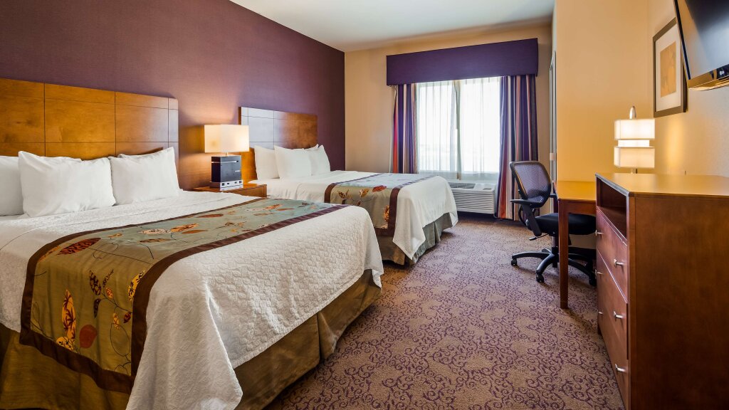 Standard Quadruple room Best Western Plus Carousel Inn & Suites Burlington