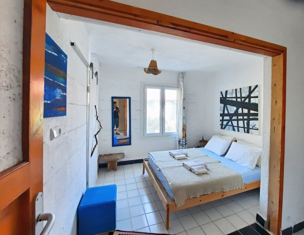 Camera Standard ada-art guesthouse design rooms next to beach