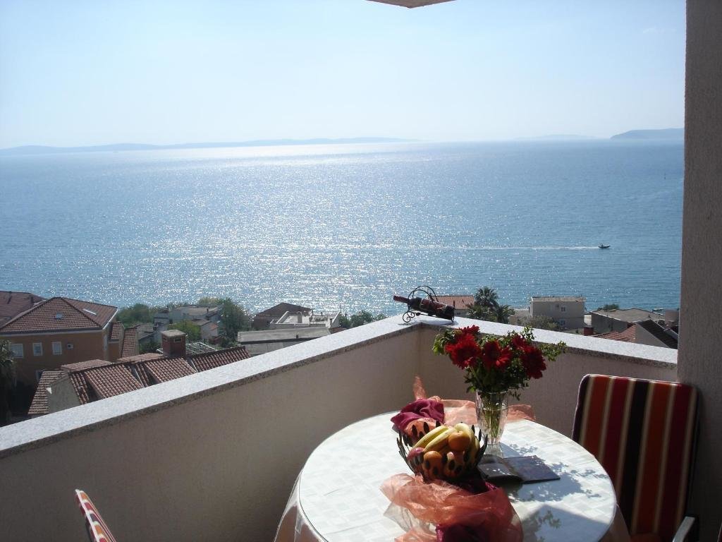 2 Bedrooms Apartment with balcony and with sea view Apartments Spalato