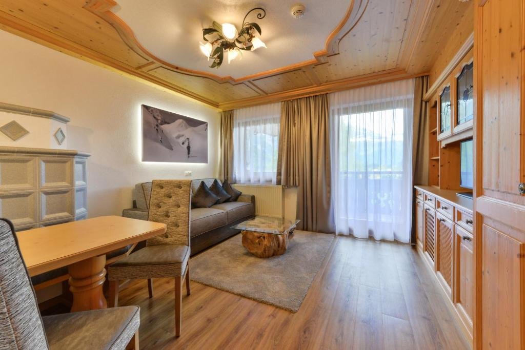 Suite mit Balkon Gastbetrieb Alpenhof