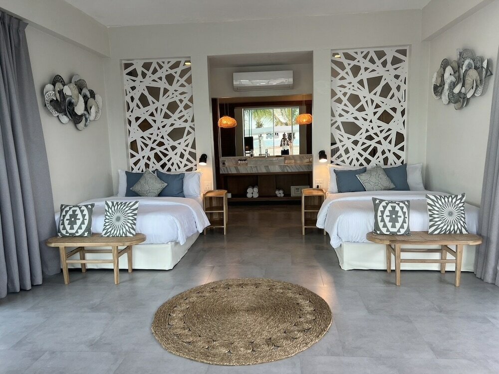 6 Bedrooms Luxury Villa beachfront Vela Villa Cha-am