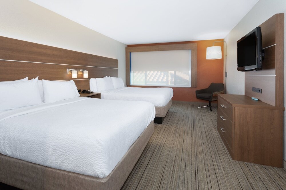 Четырёхместный номер Standard Holiday Inn Express & Suites Tucson North, Marana, an IHG Hotel
