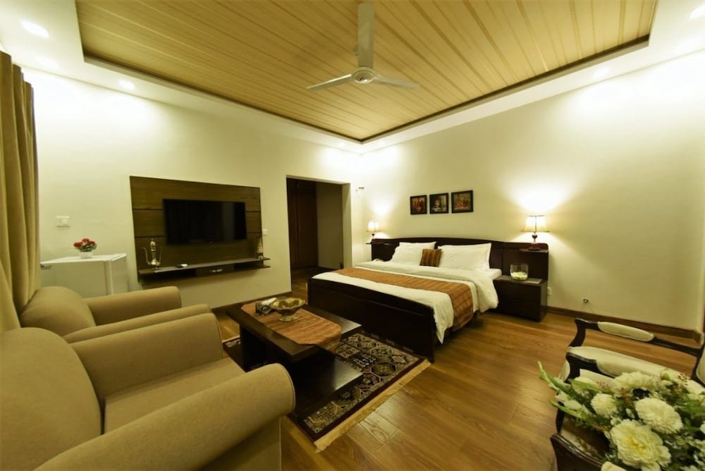 Deluxe room Marco Polo Resort Murree