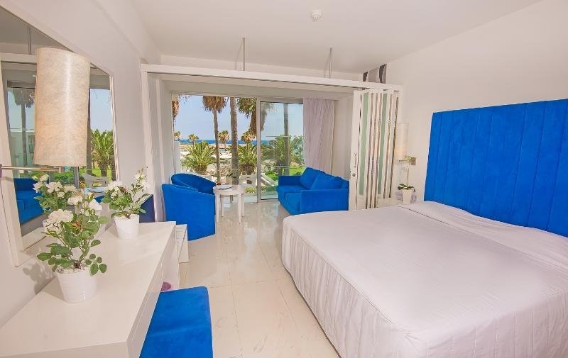 Standard Familie Zimmer mit eingeschränktem Meerblick Dome Beach Marina Hotel & Resort